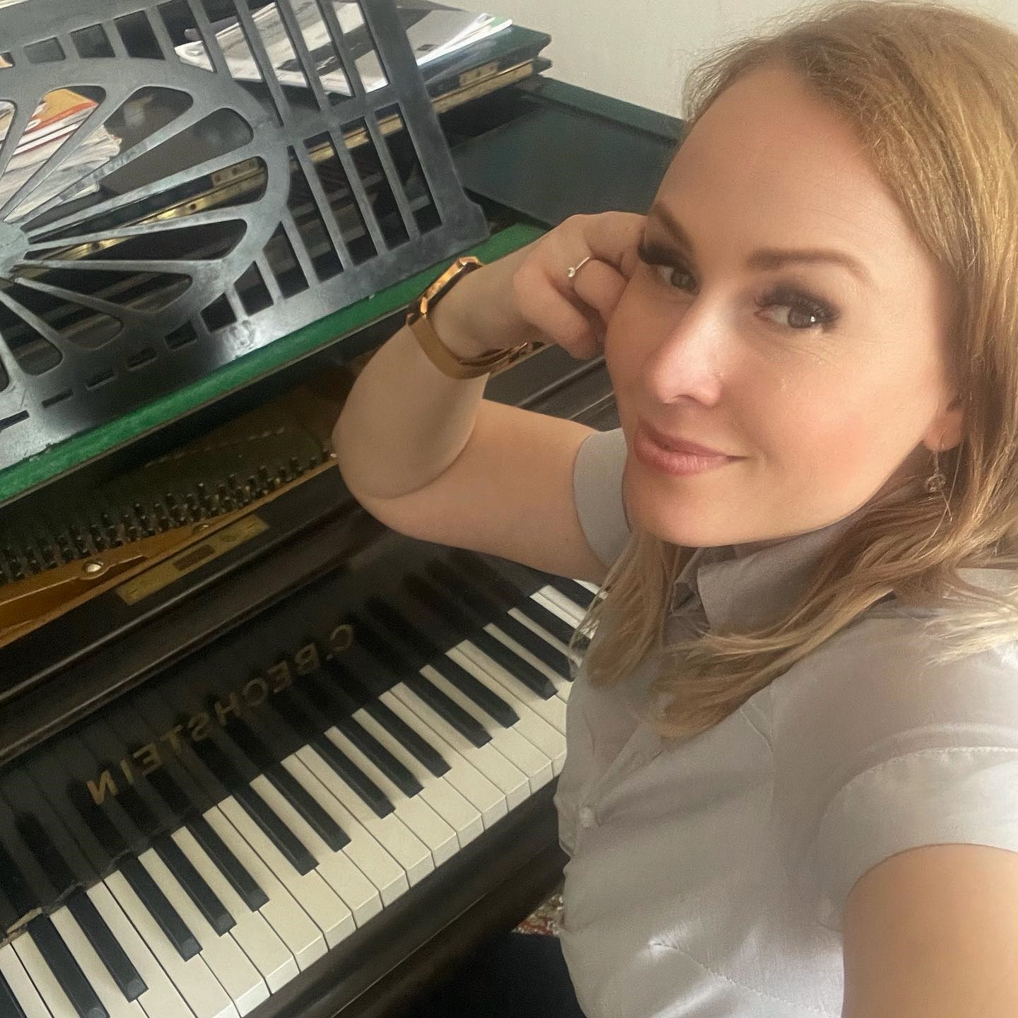 Klavír a zpěv Deni Strnadová